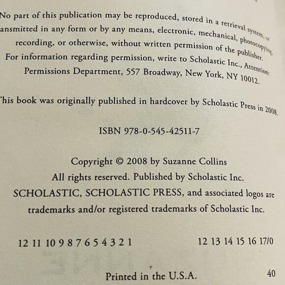 The Hunger Games Suzanne Collins 2008 Paperback Fiction Book - Picture 6 of 6